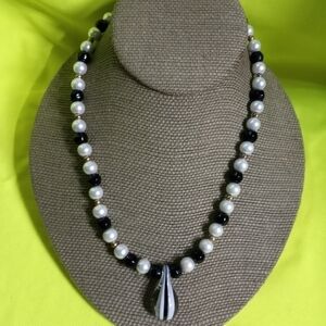 Goldtone beaded faux pearl black glass pendant necklace heart toggle clasp